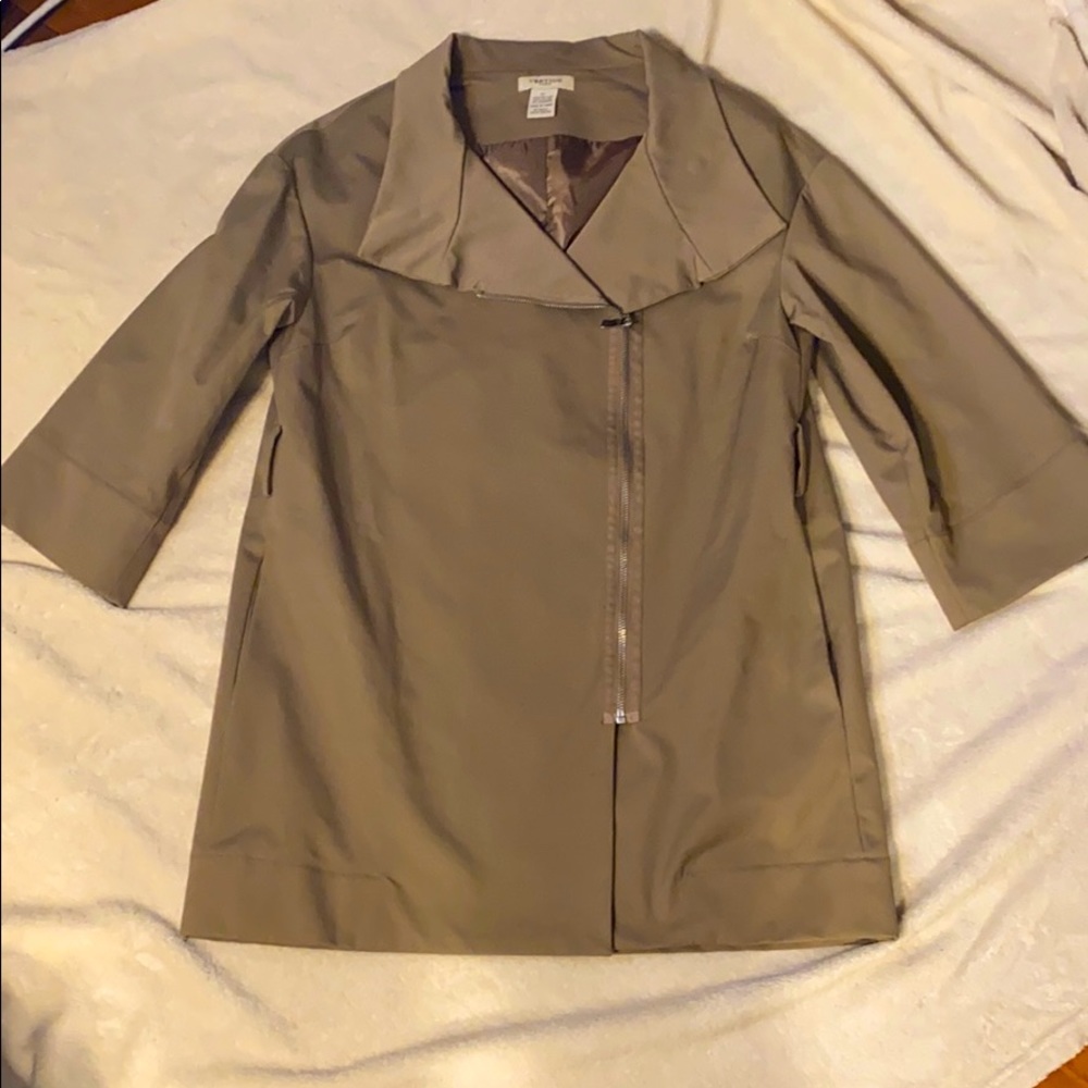 Adorable tan 3/4 sleeve coat🧥